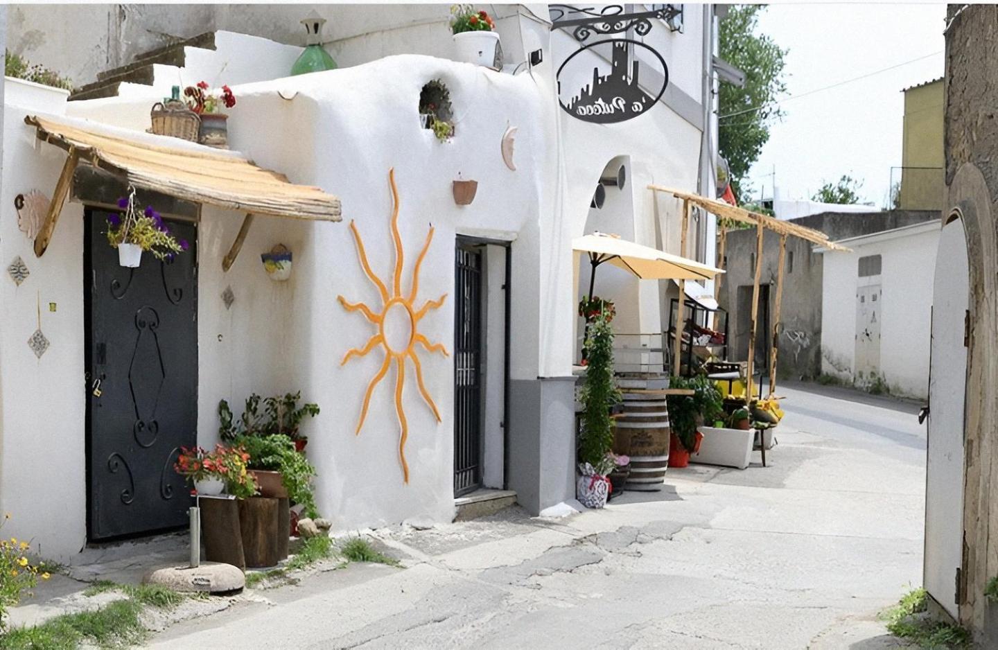 Mezza Torre B&B Прочида Екстериор снимка